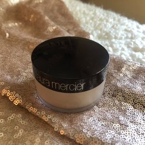 LAURA MERCIER TRANSLUCENT SETTING POWDER